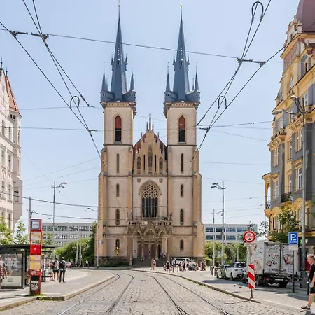 Blueground 7 Renovated Letna Park Prg-50 Апартаменты